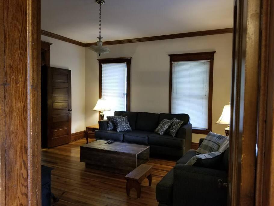 BaseCampWV-Durbin. Spacious 4 bedroom house w/yard Exterior foto