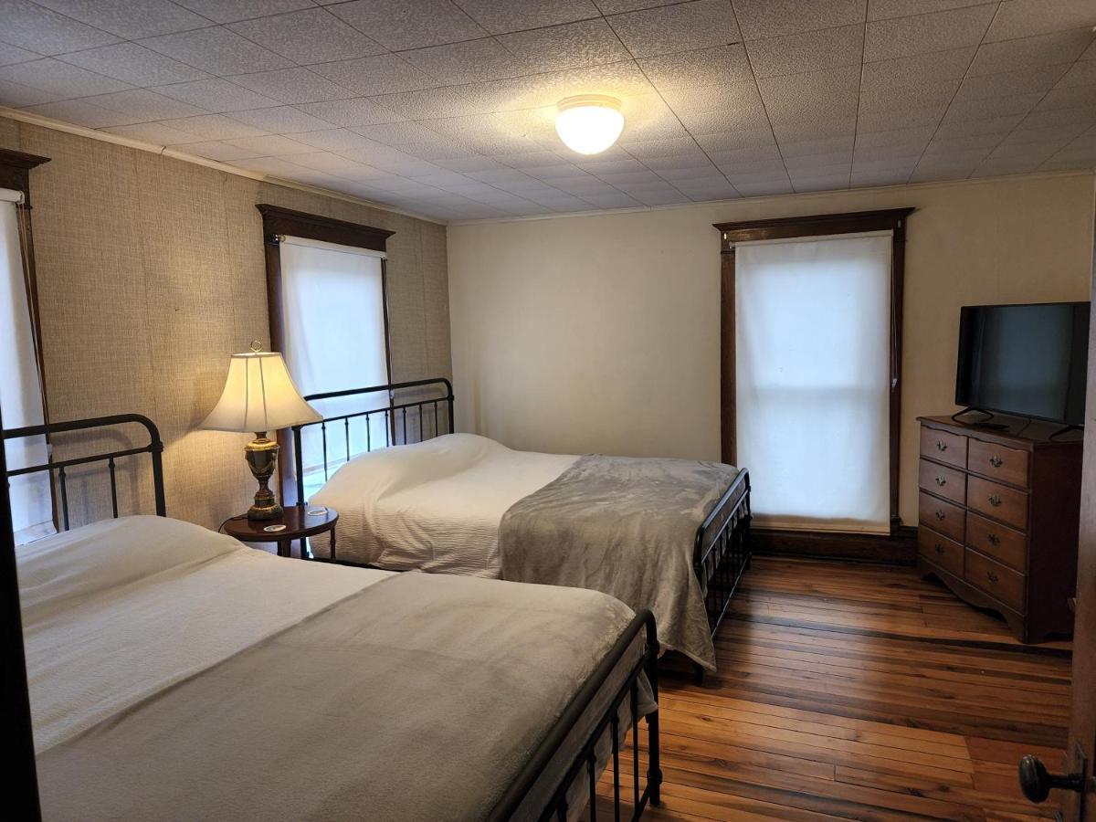 BaseCampWV-Durbin. Spacious 4 bedroom house w/yard Exterior foto