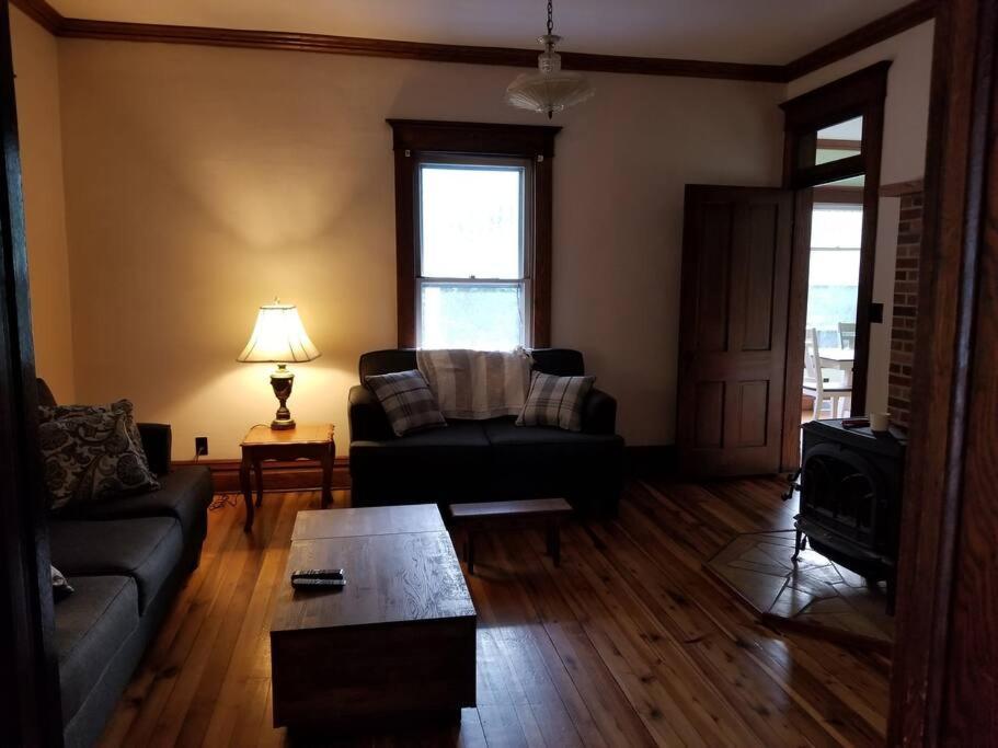 BaseCampWV-Durbin. Spacious 4 bedroom house w/yard Exterior foto